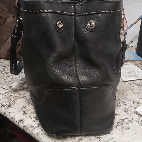 Coach authentic vintage black leather Hamptons handbag - Picture 7 of 16